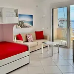 Apartment Red Berry *