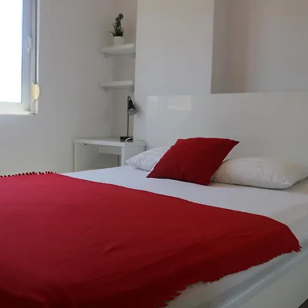 Red Berry Apartment Sarande