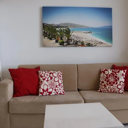 Apartment Red Berry *