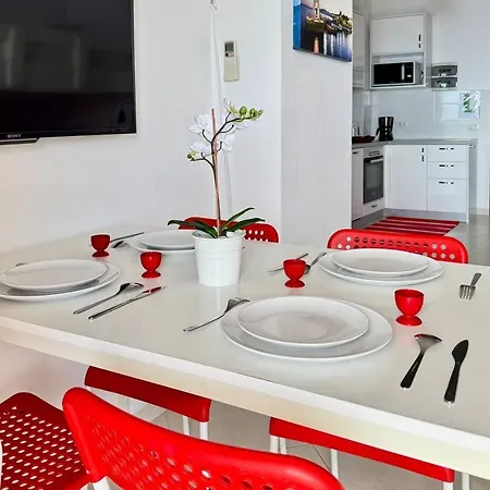 Red Berry Apartment *
