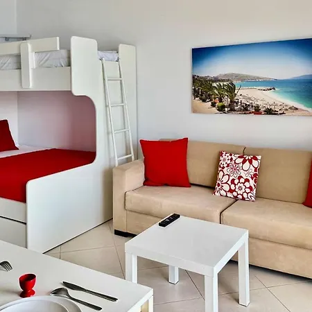 Red Berry Apartment Sarandë