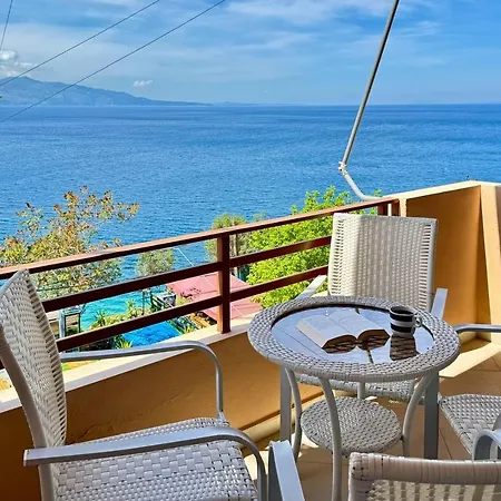 Red Berry Apartment *