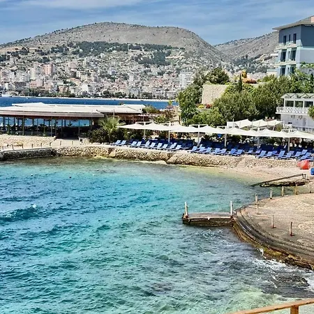 Red Berry Sarandë